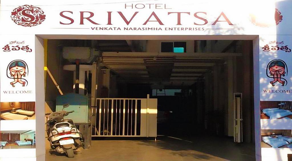 Hotel Srivatsa Kākināda Esterno foto